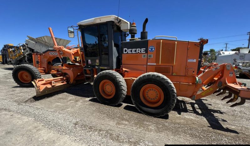 2013 JOHN DEERE 670GP MOTOR GRADER pieno