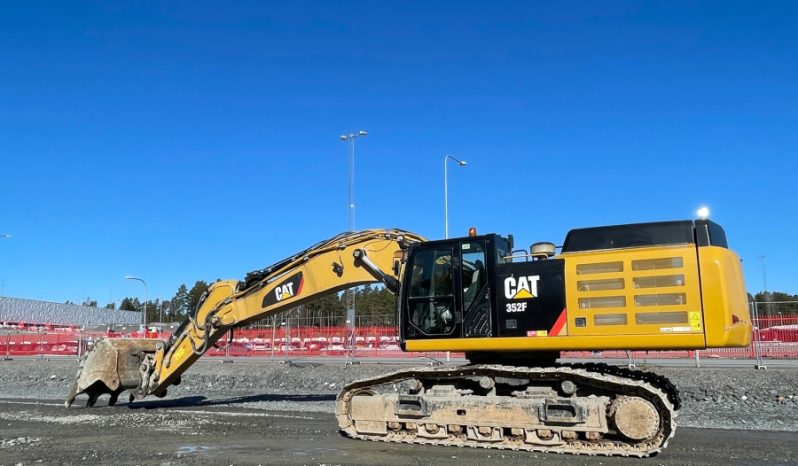 CAT 352F pieno