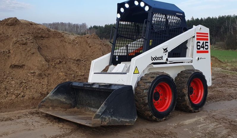 BoBcat 645 JCB Caterpillar pieno