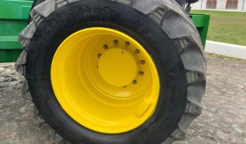 John Deere 8200 pieno