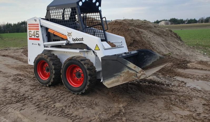 BoBcat 645 JCB Caterpillar pieno